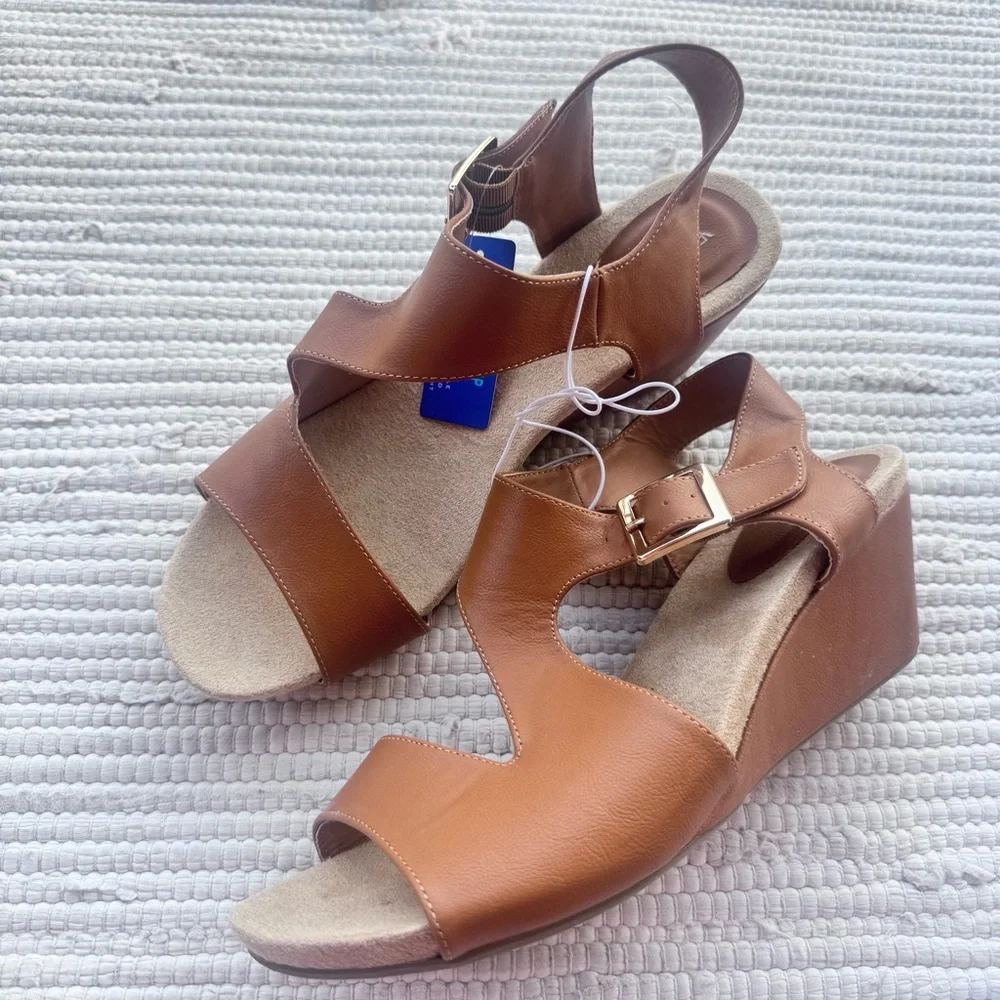 Flex Step Tan Comfort Sandals Buckle Strap Wide 11 Casual Summer